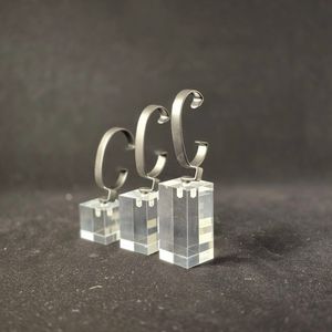 Soporte de exhibición de Reloj clásico independiente acrílico transparente de gama alta CA personalizado superficie pulida soporte de encimera de fácil montaje - Product Image 5