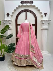 Ensemble Anarkali Lehenga en Soie Organza Tabby avec Broderie Miroir, Anarkali Lehenga de Créateur avec Gota Patti, Ensemble 3 Pièces en Dentelle Lourde - Product Image 2