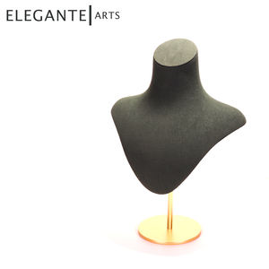 Exhibición de joyería en color dorado para escaparates - Product Image 6