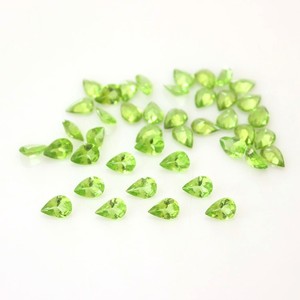 Piedras sueltas de peridoto natural con corte de pera de 4x6 mm, piedras semipreciosas verdes para la fabricación de joyas, precio al por mayor. - Product Image 1