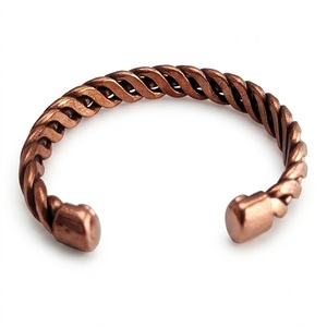 Pulsera de malla metálica de cadena, diseño romano, hecha a mano, para hombre y mujer, con logotipo personalizado, venta al por mayor. - Product Image 3