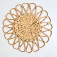 Napperon rond élégant en rotin à motif floral, tressé en forme de soleil, résistant à la chaleur, style rustique, pour restaurant gastronomique