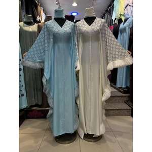 Abaya élégante et classique pour femmes, ornée de perles, avec un style traditionnel et un tissu durable, idéale pour la prière, l'Omra, le Hajj et l'usage quotidien. - Product Image 5