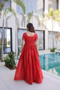 Colección de Vestidos de Diseño Elegantes en Dos Tonos, Amarillo Mostaza y Rojo Clásico, Largos hasta el Suelo, Estilo Étnico - Product Image 6