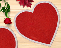 Set de table en forme de cœur avec perles rouges, bordure blanche, décoration de table pour la Saint-Valentin, vente en gros, artisanat de qualité par le fabricant PR India