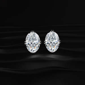 ต่างหูมอสซาไนต์ทรงรี 10 กะรัต น้ำหนักรวม 10 กะรัต สีใส VVS ทอง 14K 5 กะรัต แบบโซลิแทร์ ตัวเรือนแบบตะขอเกลียว งานแฮนด์เมด ของขวัญสำหรับเธอ - Product Image 2