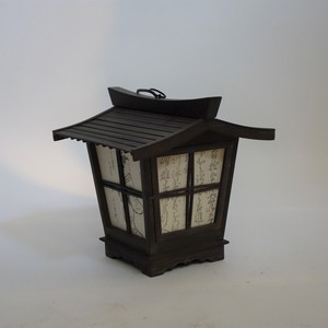 Linterna Japonesa de Madera de Pino Aqdus Saleem al por Mayor |   Decoración Rectangular para el Hogar, Hecha a Mano, con Diseño de Listones, Ecológica y Duradera - Product Image 1