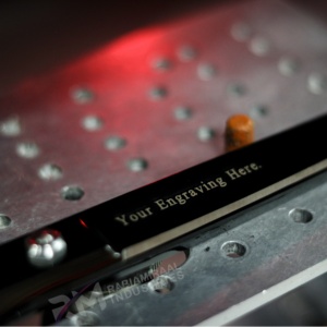 Articles en acier inoxydable gravés avec le logo RMI Leaser, couleur blanc et noir - Product Image 1