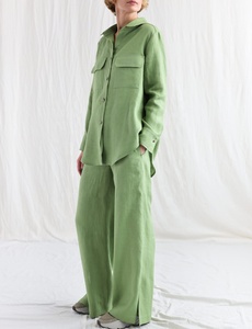 Set 2 Pezzi Estivo Casual da Donna: Camicia Oversize in <span class=keywords><strong>Lino</strong></span> Verde con Bottoni e Maniche Lunghe e <span class=keywords><strong>Pantaloni</strong></span>, Produzione Personalizzata Cinese - Product Image 2