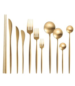 Les couverts de la marque Royal Signature élèvent l'élégance des repas grâce à une mise en scène de table design pour des réceptions de luxe et des cadeaux raffinés. - Product Image 1
