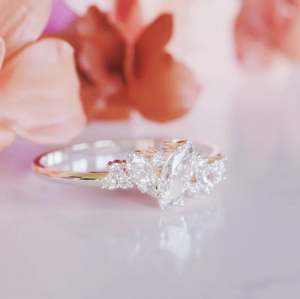 Anillo de Compromiso de Lujo con Moissanita Corte Marquesa, Chapado en Oro de 18K sobre Plata de Ley, Bañado en Rodio y Oro Amarillo, Anillo de Boda para Fiesta - Product Image 3