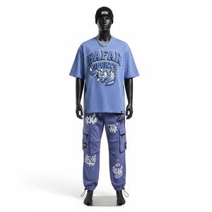 Ensemble streetwear homme 240 GSM en coton et polyester mélangés, t-shirt bleu et pantalon cargo avec impression personnalisée, 2 pièces - Product Image 1