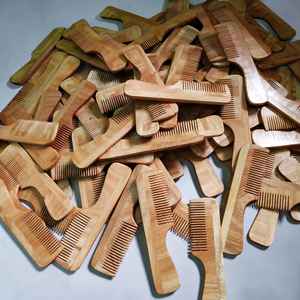 Peigne en bois de Neem naturel à dents fines pour un fini lisse des cheveux, prix de gros - Product Image 6