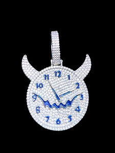 Colgante de cabeza de toro de dibujos animados con diamantes de imitación, aleación plateada, joyería Hiphop para regalo unisex - Product Image 1