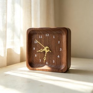 Reloj de Mesa Cuadrado Moderno de Madera con Estilo Minimalista - Product Image 1