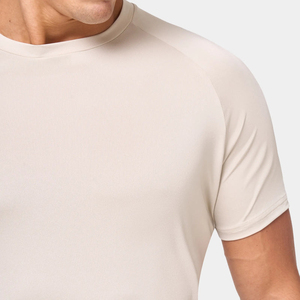 T-shirts de sport élégants pour hommes, pour l'entraînement, la course à pied, le fitness, tissu respirant extensible, séchage rapide, coupe athlétique. - Product Image 5