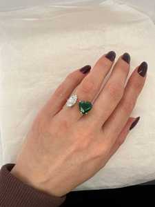 Elegante Anillo Toi et Moi de Dos Piedras con Esmeralda y Diamante para Mujer, Anillo Abierto con Esmeralda Corte Corazón y Diamante Marquise, Joyería Fina - Product Image 3