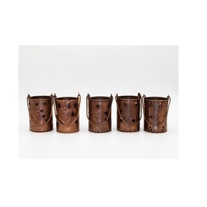 Portavelas cilíndrico de metal con acabado antiguo en cobre, con recortes de árbol y estrella, para decoración navideña del hogar. - Product Image 3