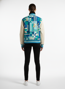 Chaqueta Varsity con Capucha para Mujer, Hecha a Medida, con Mangas de Tela de Lana, Diseño Invernal Resistente al Viento y Ecológico - Product Image 3