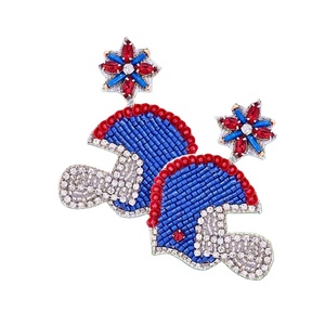 Pendiente de gota de cuentas de casco de fútbol bordado de día de juego hecho a mano de lujo con Joyería exclusiva y elección premium de la India - Product Image 1