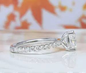 Radiant Lab Grown Bague de fiançailles/mariage en diamant de 1.00 ct pour femme 14K Gold Vintage Style IGI Certified Classic Parties - Product Image 2