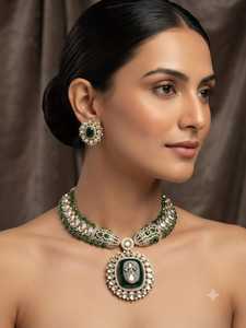Ensemble collier ras-du-cou et boucles d'oreilles en laiton plaqué or 14 carats de qualité supérieure, idéal pour les fêtes, mariages, anniversaires et fiançailles - Product Image 5