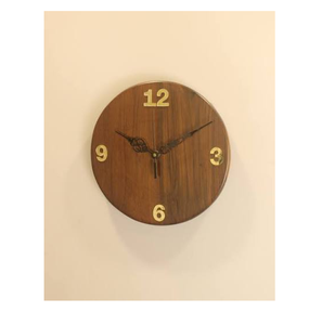 Reloj de pared redondo de madera, rústico, de cuarzo, analógico, con números dorados y manecillas negras - Product Image 1