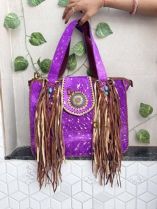 Nouveau Design Femmes Véritable Peau de Vache Métallique Fourrure Cuir Frange Sac À Main Élégant Sac À Main Étanche Fermeture À Glissière Fermeture à Pression jusqu'à 1L Capacité - Product Image 5