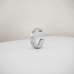 Pendientes de aro con estrella de oro de 14 quilates, pendientes de tuerca minimalistas con diamantes cultivados en laboratorio, joyería de oro macizo para mujer - Product Image 2