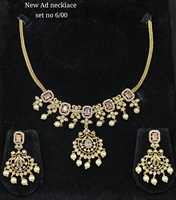 Ensemble de collier et boucles d'oreilles élégants en ornement floral plaqué rhodium vert, avec perles, pour mariée, mariage, fête