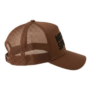 Gorra Trucker de Malla Marrón Meyba Sport con Logotipo Bordado, Gorra de Béisbol Ajustable, Estilo Urbano, Informal, Deportivo y de Moda - Product Image 2