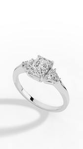 Anillo Radiant Trio con Diamante Cultivado en Laboratorio con Corte Media Luna, Oro de 10K, Venta al por Mayor, Fabricante y Proveedor de Joyería Fina OEM - Product Image 3