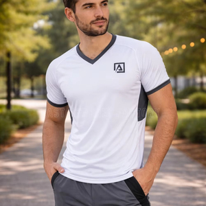 T-shirts pour hommes de qualité supérieure, faible MOQ, nouvelle collection, logo et style personnalisés, vêtements d'été sur mesure, meilleurs t-shirts pour hommes - Product Image 1