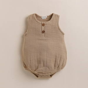 Combinaison à bulles en coton biologique Keli Bear, unisexe, à manches courtes, vêtements d'été certifiés pour bébés filles et garçons, avec boutons en forme d'ours mignon - Product Image 1