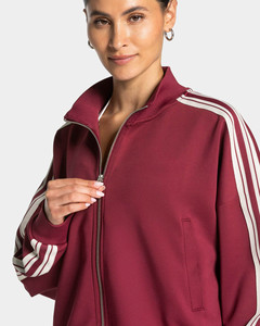 Ensemble survêtement femme streetwear avec veste courte zippée bordeaux à épaules tombantes et short rayé, personnalisable OEM en gros - Product Image 6