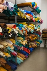 Veste universitaire en laine noire, col montant, style streetwear hivernal, coupe-vent, doublure en satin - Product Image 6