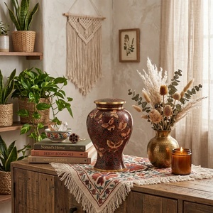 Urne funéraire en métal cloisonné bordeaux avec motif de jardin et papillon flottant, bordure dorée, pour cendres commémoratives - Product Image 5