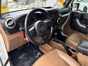 Voiture d'occasion fiable <span class=keywords><strong>Jeep</strong></span> <span class=keywords><strong>Wrangler</strong></span> <span class=keywords><strong>Unlimited</strong></span> Sahara SUV 4x4 (3.6L 6 cylindres 5A) <span class=keywords><strong>2017</strong></span> - Product Image 2