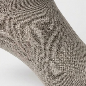 Chaussettes pour hommes à motif géométrique, tricotées, respirantes, en coton et élasthanne, pour un usage quotidien en automne, style classique - Product Image 5