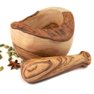 Mortier et pilon en bois au design unique pour broyer les herbes, les épices, les graines et préparer des recettes maison fraîches - Product Image 1