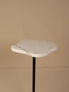 Table d'appoint moderne avec plateau en marbre, portable, écologique, avec base en métal noir, design minimaliste, meubles de salon - Product Image 3