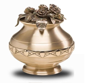 Urna ancha de estilo mármol blanco con tapa dorada minimalista y base de pedestal. Disponible a precios de mayorista. - Product Image 4