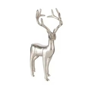 Escultura Moderna de Reno en Metal, Decoración Navideña para Espacios Contemporáneos - Product Image 5