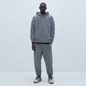 Survêtement de sport en molleton respirant personnalisé à prix abordable pour homme – Collection saisonnière - Product Image 2