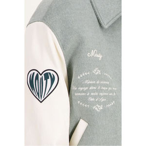 Chaquetas Varsity Personalizadas de Invierno para Universidad y Preparatoria, de Lana, con Bordado, Mangas de Cuero Vacuno, Estilo Letterman Juvenil, Resistentes al Viento - Product Image 4