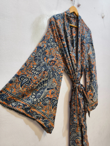 Kimono de Seda Bridal, Túnica Larga para Dormir, Cubre Traje de Baño, Hecho a Mano en India, Kimono de Sari de Seda Reciclada Vintage - Product Image 2