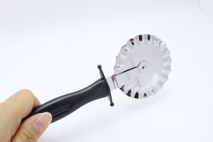 Professional Stainless Steel Fluted Pastry <b>Cutter</b> Wheel 6.8cm Wavy <b>Edge</b> Dough Slicer Safety Guard Ravioli Cookie Pasta Hand Wash - Product Image 2