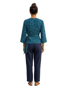 Blusa de Mujer con Cuello en V, Estampada, Tejida, con Manga Campana, Cierre Cruzado con Lazo, Corte Holgado, de Algodón y Rayón, para Primavera/Verano, Estilo Casual - Product Image 4