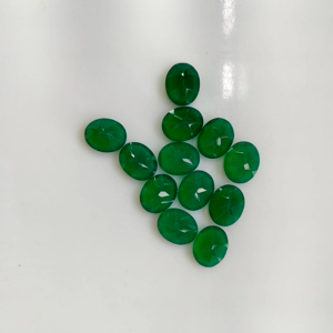 พลอยออนิกซ์สีเขียวธรรมชาติ รูปไข่ขนาด 12x10 มม. คุณภาพดีที่สุด พลอยหลวมสำหรับทำเครื่องประดับ จากเรดเมาน์เทน เจมส์ - Product Image 1
