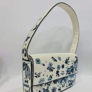 Sac à main artisanal indien de luxe, accessoire de mode décontracté pour le quotidien, avec poignée baguette en perles de verre colorées, accessoire d'art en cristal durable - Product Image 2